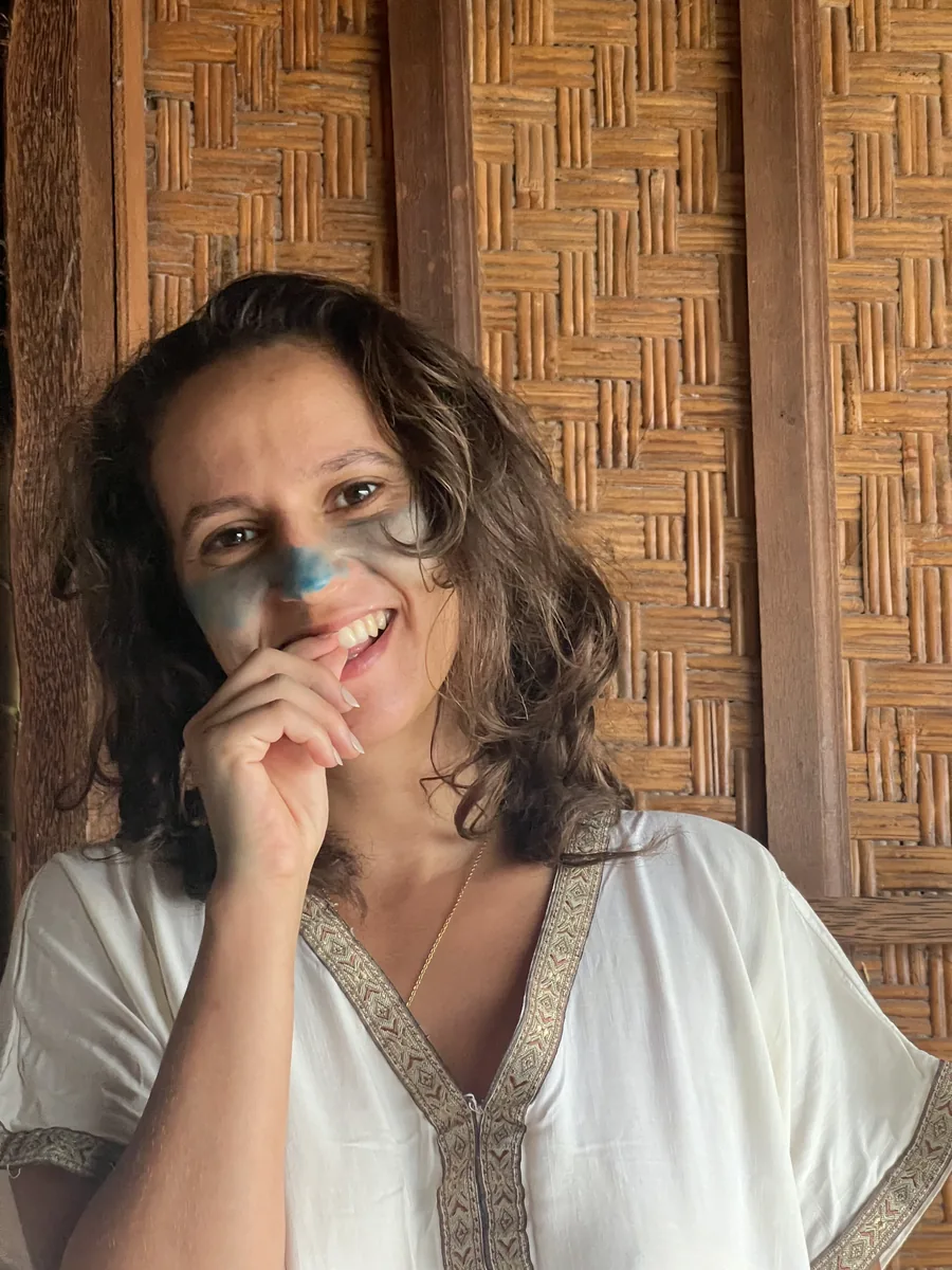 In&egrave;s with paint on her face, smiling